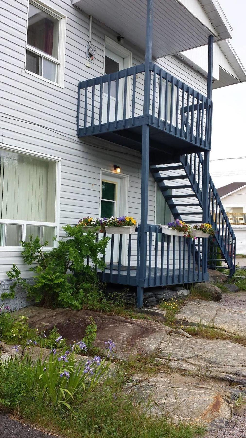 Les Appartements De La Bergeronnette Grandes-Bergeronnes Exterior photo